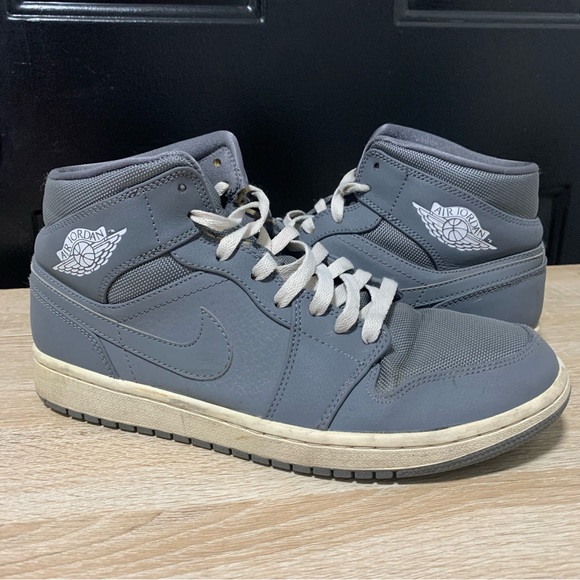 nike jordan mid grey